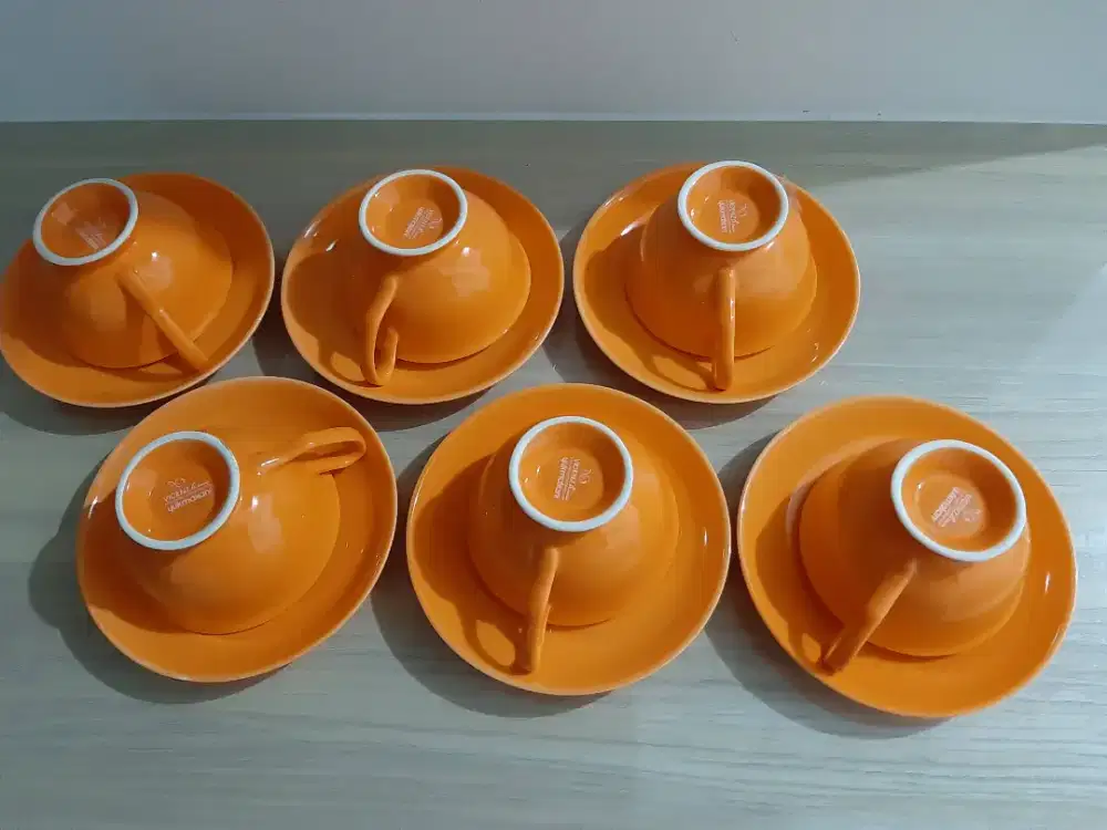 Jual 1 Set isi 6 Cangkir dan tatakan merk vicenza ( Baru )