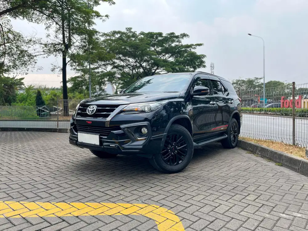 TOYOTA FORTUNER VRZ TRD 4X2 Diesel 2019 Hitam