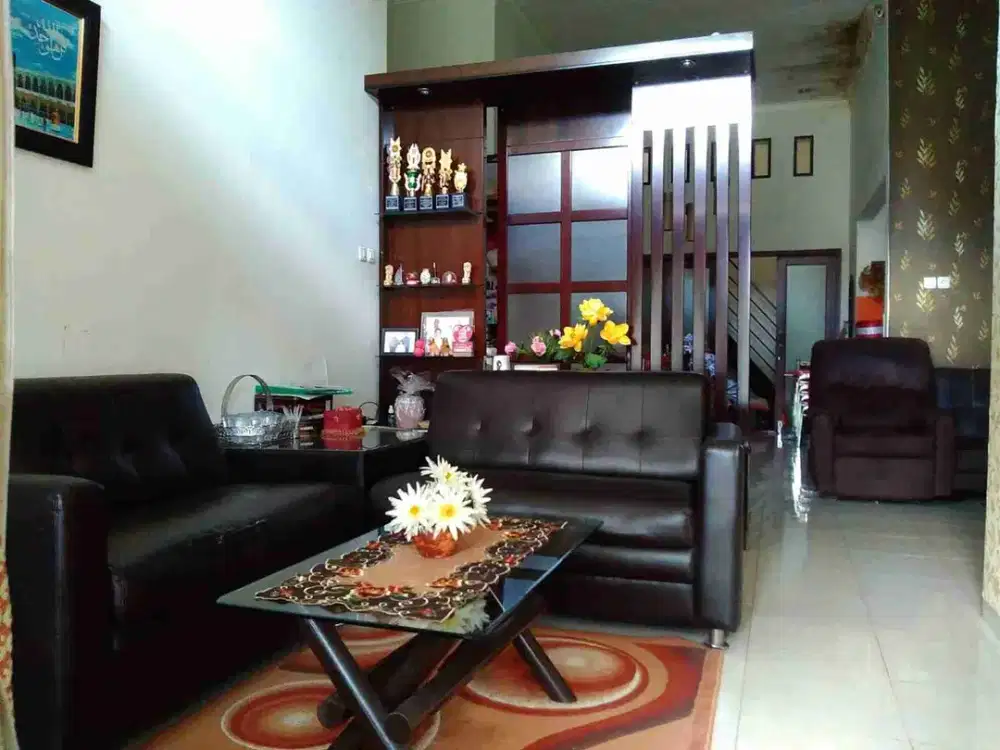 rumah lingkungan elite hanya jarak 1 rumah dari jalan utama permata jingga ( PJ ) dekat green orchid suhat dekat kampus UB Brawijaya. ada bonus