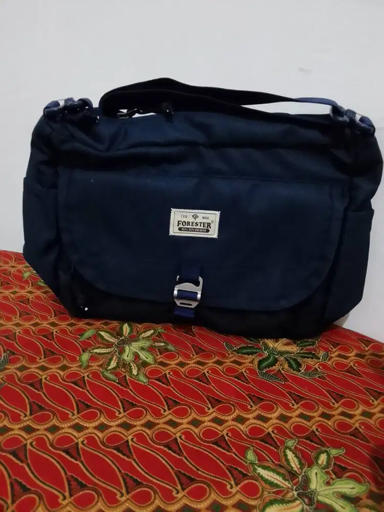 Tas Selempang Forester