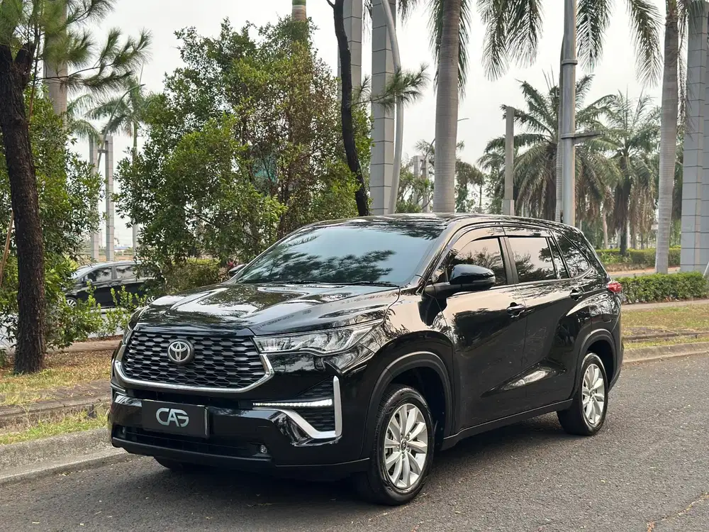 Toyota Inova Zenix V AT 2024 Hitam