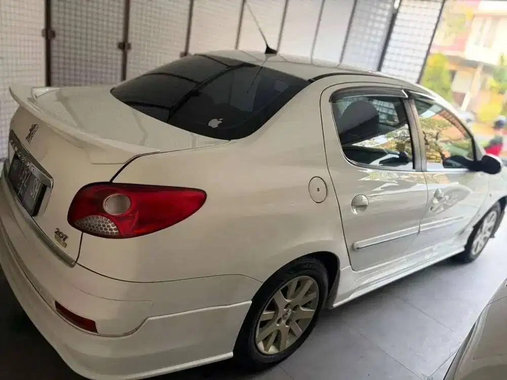 Peugeot 207 1.6 AT 2012 Putih, Matic Bensin