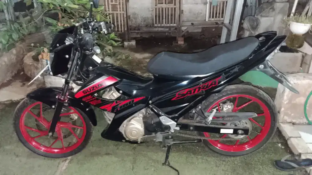 SATRIA FU RED BLACK SPESIAL 2015