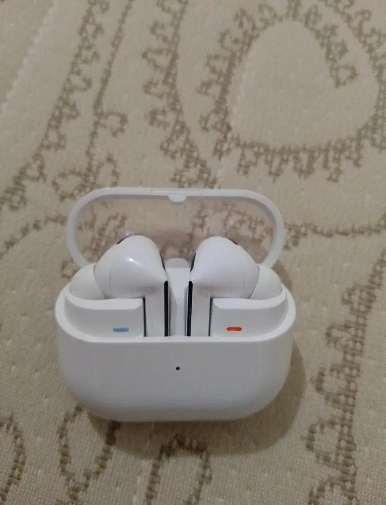 FOR SALE — SAMSUNG GALAXY BUDS3 PRO