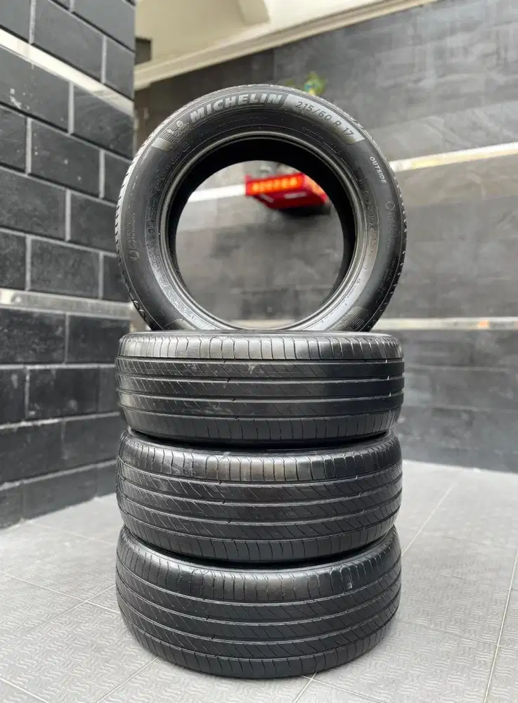 215 60 17 Michelin Primacy 4 R17 Venturer Zenix Outlander Reborn HRV