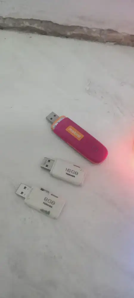Flasdisk 8 + 16 GB lok Sawangan