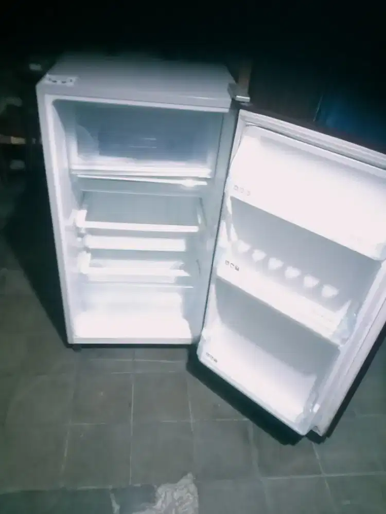 Jual kulkas Polytron beleza 1 pintu ukuran sedang mesin ori normal