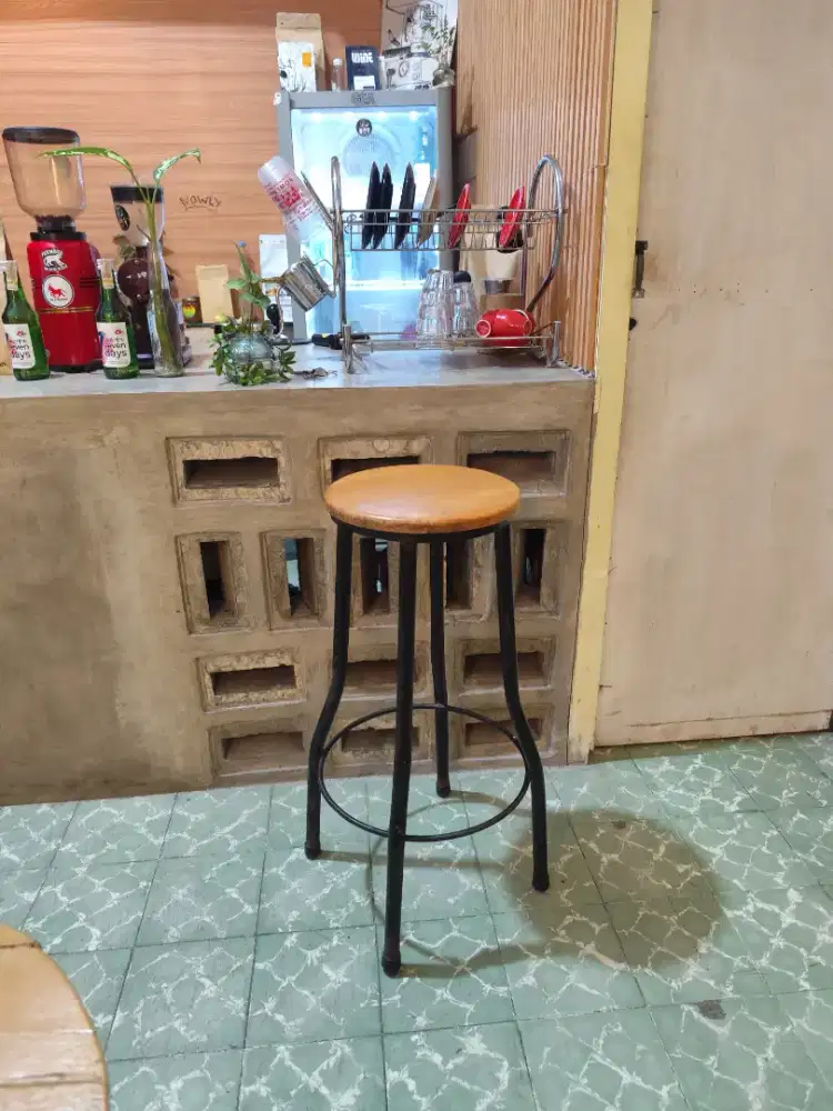 Kursi cafe bekas dan meja bulat cafe bekas