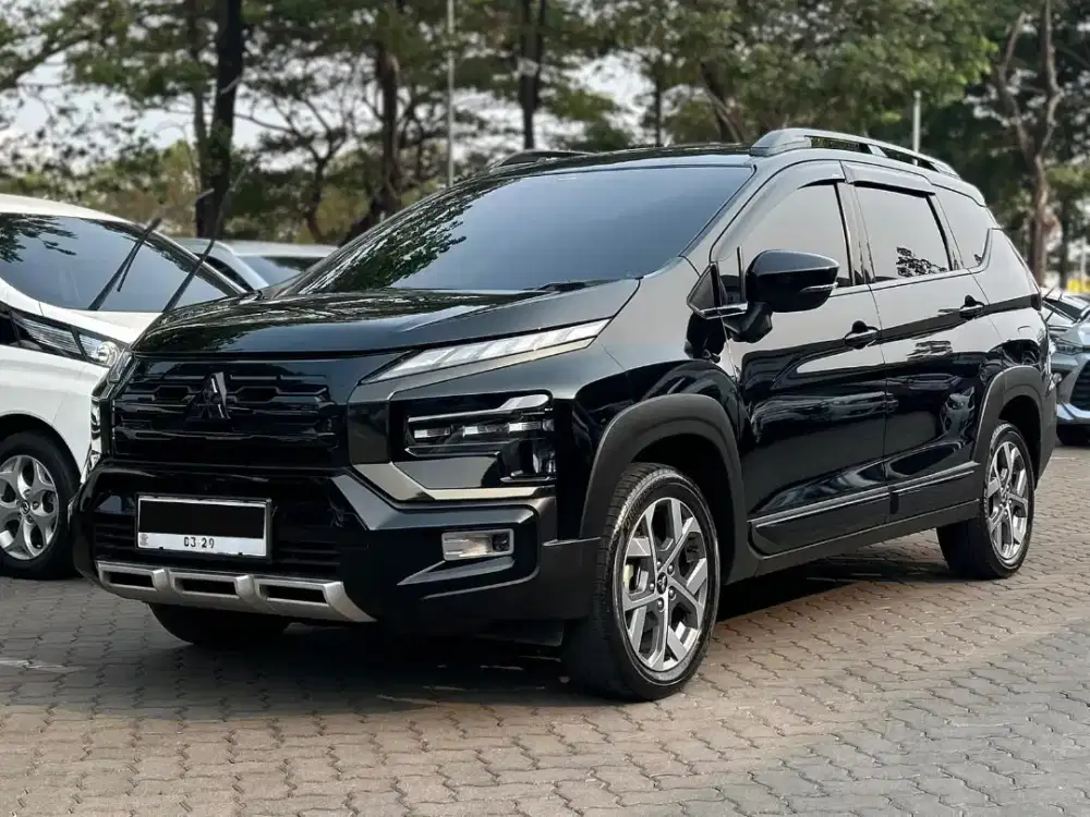 LOW KM 25RB!! MITSUBISHI XPANDER 1.5 CROSS PREMIUM MATIC 2023 HITAM