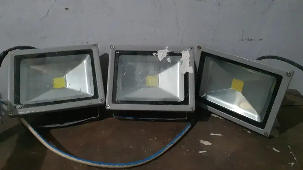 Lampu tembak sorot LED