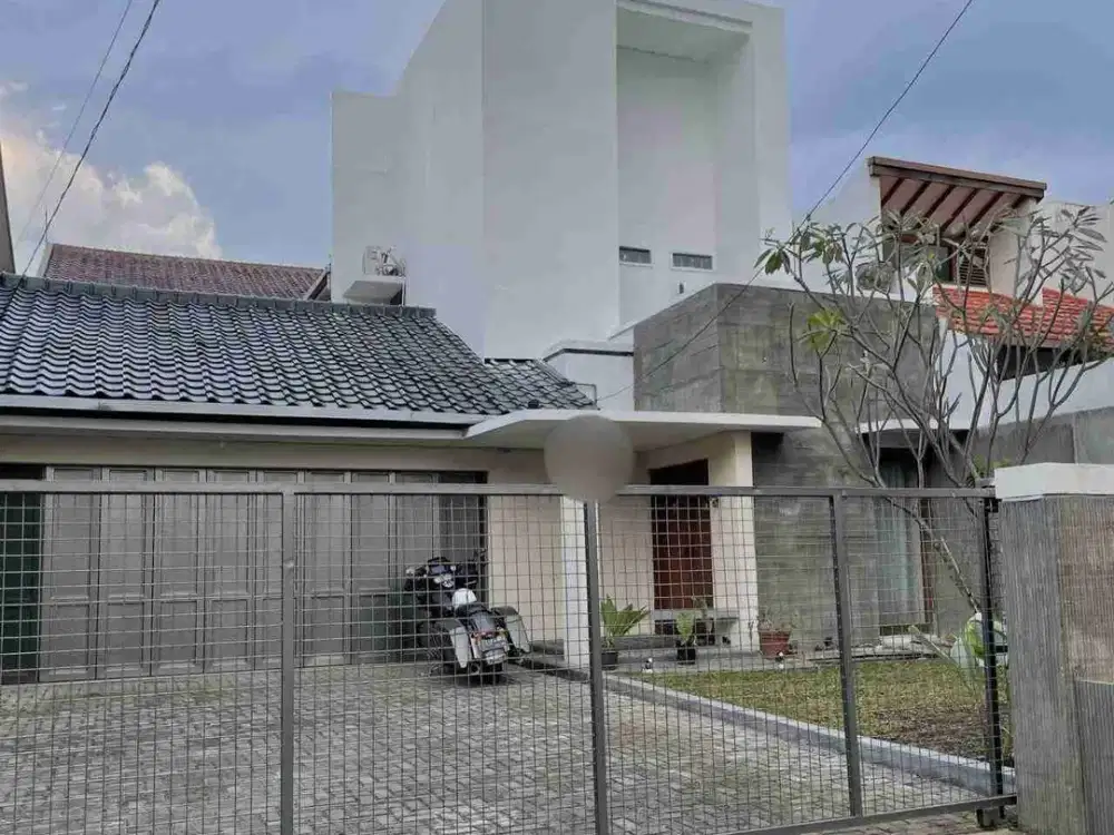 Rumah Modern Klasik Komplek Unpad Cigadung