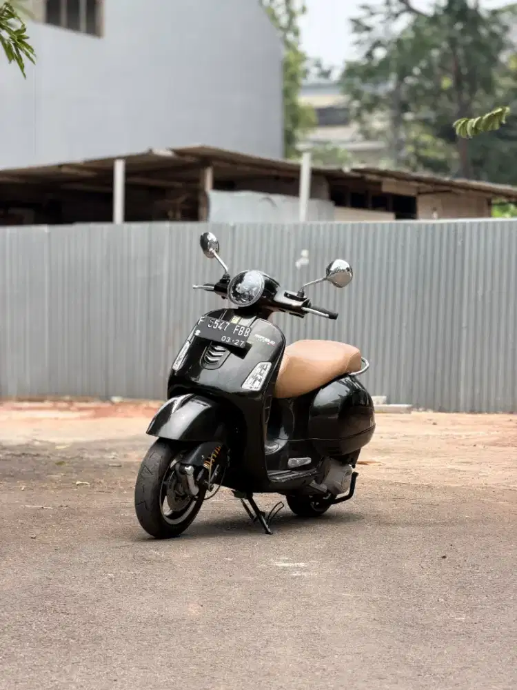 DIJUAL PIAGGIO VESPA GTS 150 3V THN 2016 PERFECT CONDITION