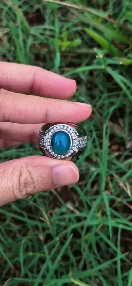 Cincin Batu Bacan Sudah Bergiwang Dimensi 10 x 9 x 5 mm Size 19