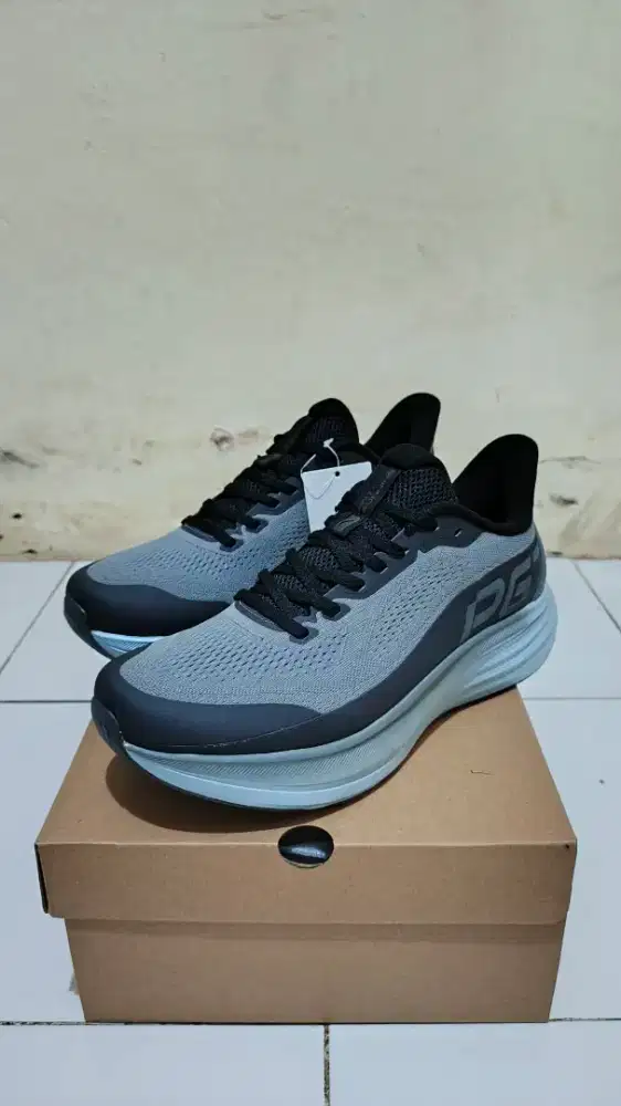Sepatu running ANTA