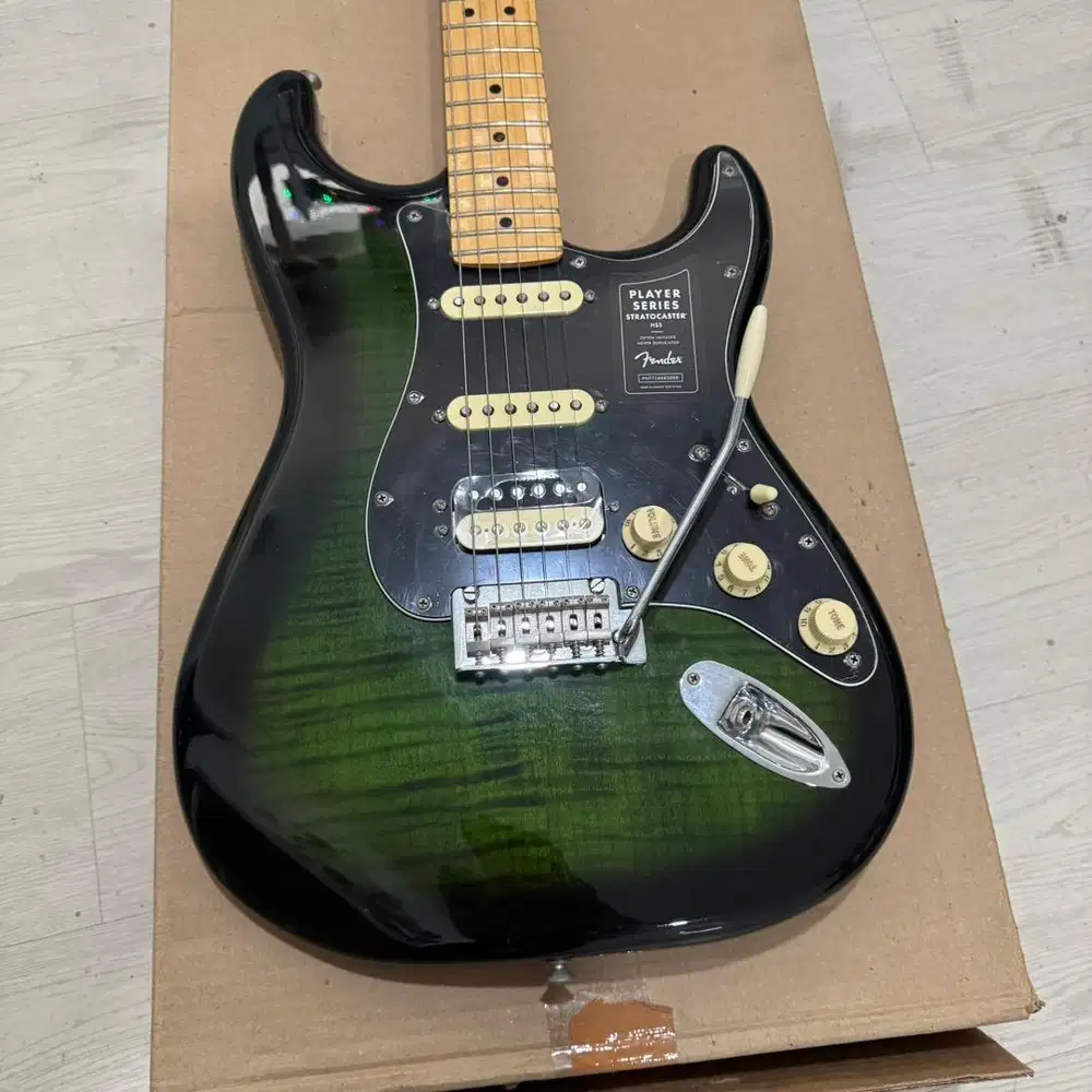 Fender Player Stratocaster HSS Green Burst Gitar Elektrik