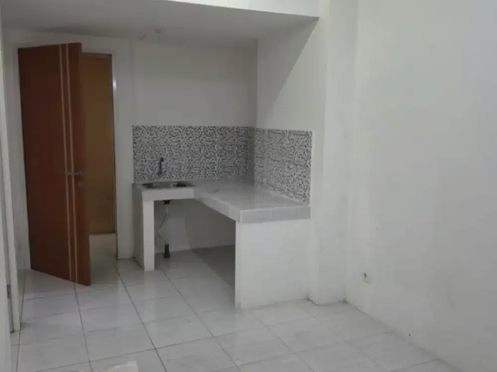 Puncak CBD 2BR Kosongan Surabaya Barat View Pool Hanya 130Jt