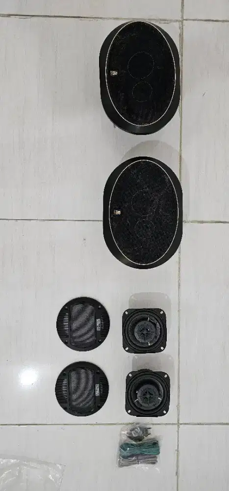 Speaker mobil merek AR , made in England.