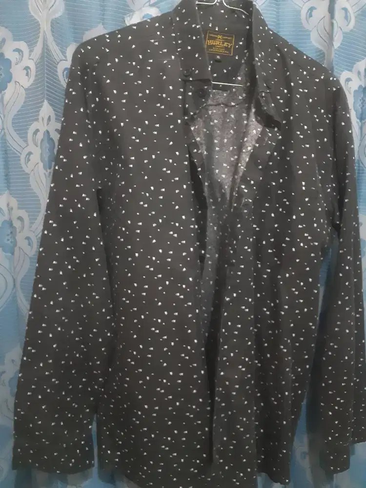 Kemeja lengan panjang Hitam merek Hurley Trade Mark Size XL