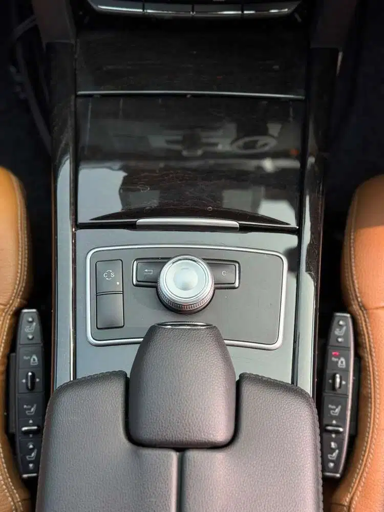 Mercedes Benz E300 W212 2010 Bensin