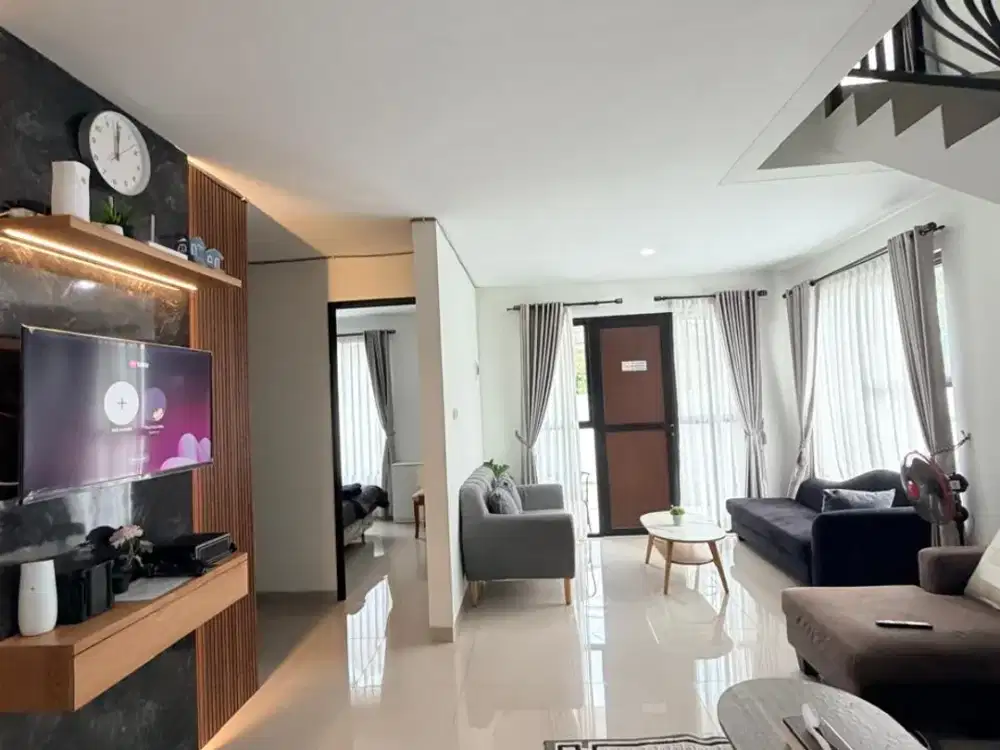 Jual Rumah Mewah Luas Cantik Siap Huni Hook Full Furnished Bangunan 2 Lantau di Setiabudi Regency