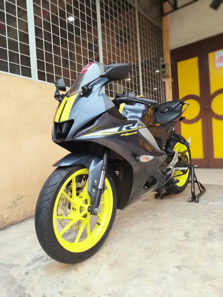 Yamaha R15 / YZF R 15 V4 2023 Connected, Grey Premium Metalic, Mulus.