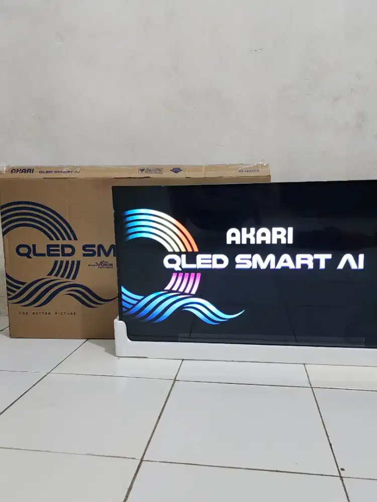 TV QLED Smart AKARI 32 inci - kondisi bening mulus