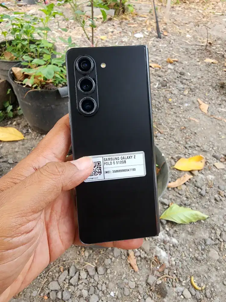 Fold 5 5G 12/512 min lcd dlm lainnya aman normal spek mantab