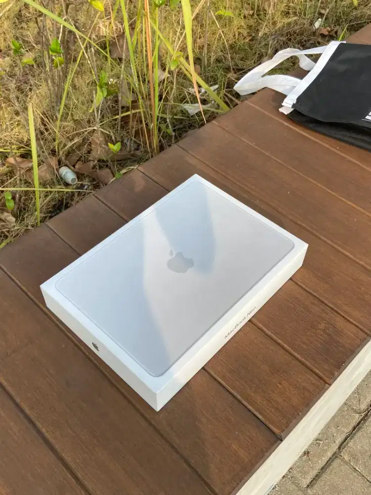 Macbook Neo 8/256 BNIB Segel Garansi Resmi Silver Baru.
