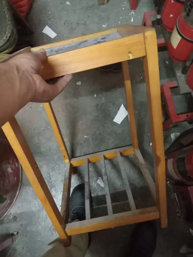 Rak kayu serbaguna