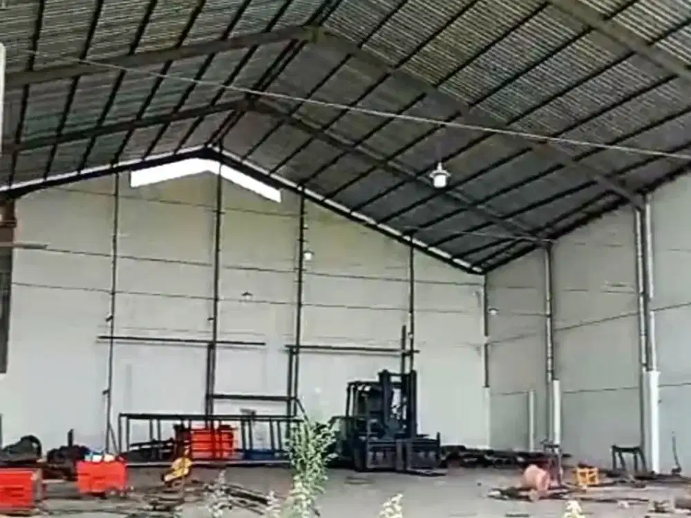 Dijual Gudang Luas Strategis Jalan Lebar di Pakisaji Malang