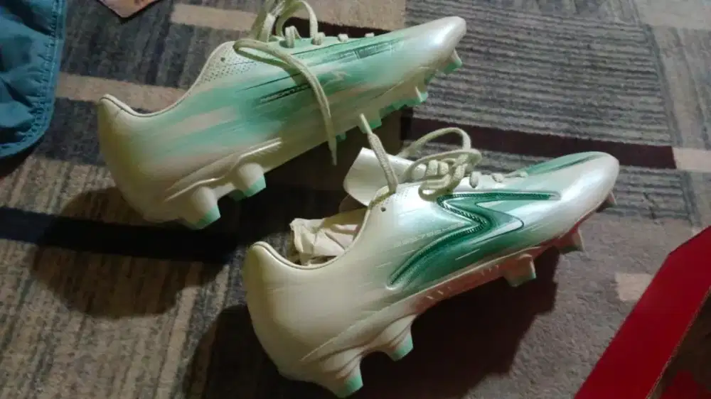 Sepatu Bola Specs