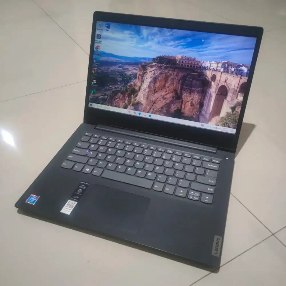 Laptop Lenovo SSD 512GB Milik Pribadi