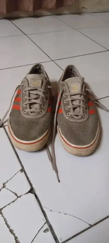 Adidas bahan karung goni