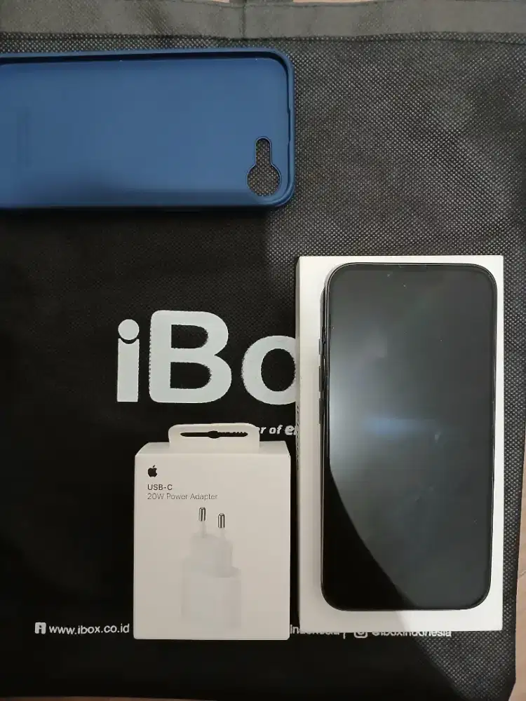 Dijual cepat iPhone 16e 128 GB Warna Hitam