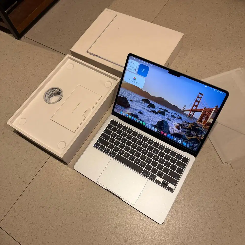 (iBox) Macbook Air M4 13 inch 16/256 Sky Blue Fullset Garansi Okt 2027