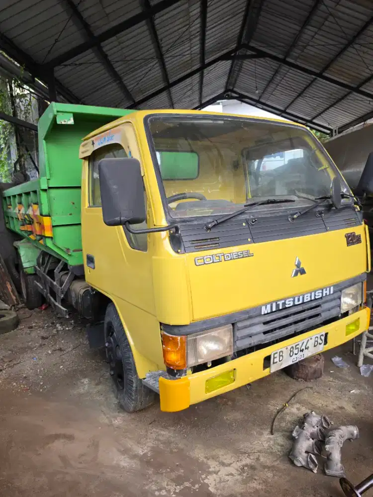 Mitsubishi colt diesel ps 120 HD dobel 6roda tahun 2004 dumptruk