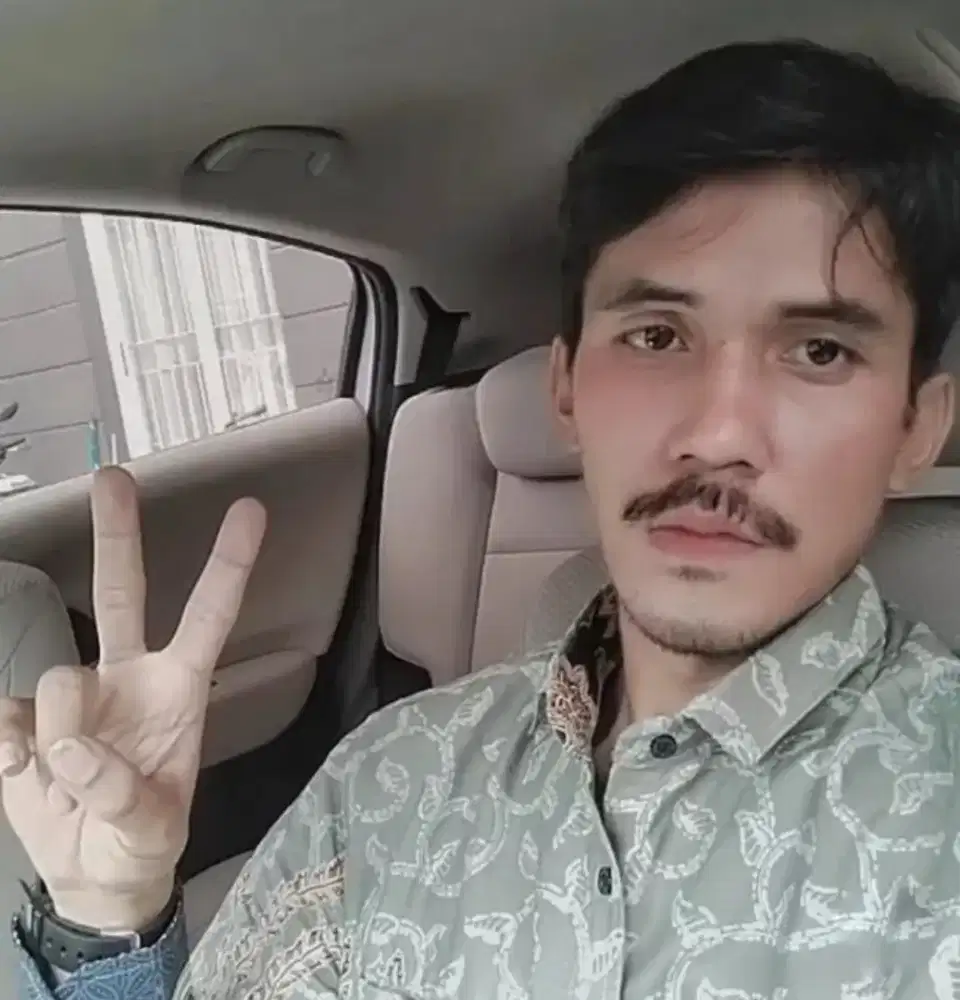 Saya sedang mencari pekerjaan sebagai driver pribadi