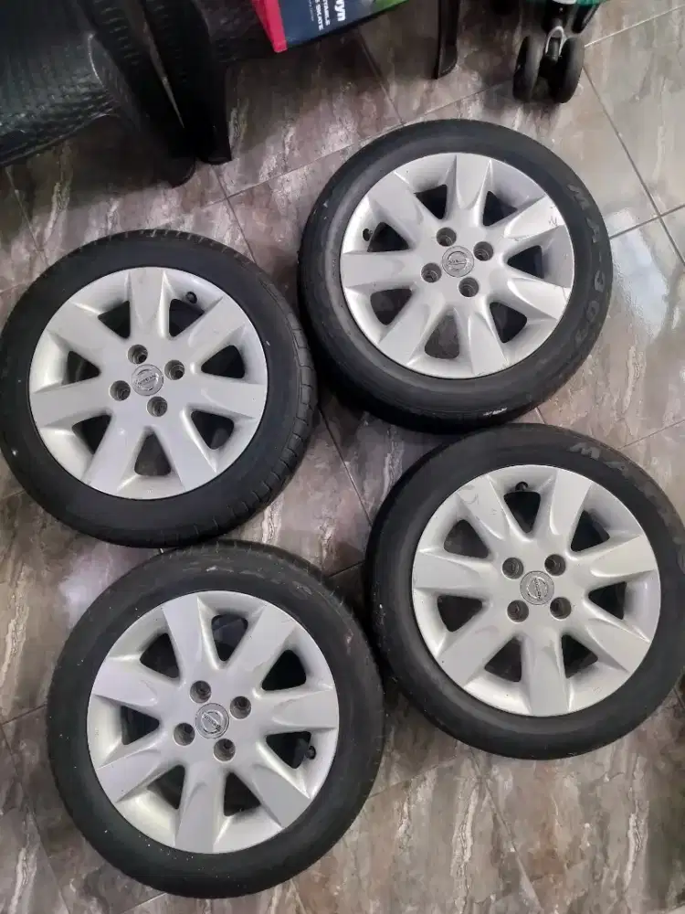 WTS : Velg Nissan March Ori R15 PCD 4 x 100 plus Ban