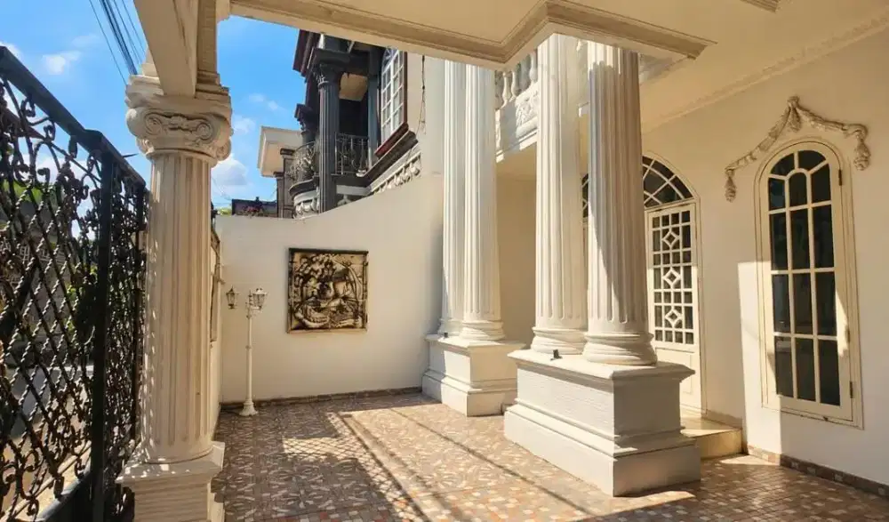 Jual rumah mewah lantai 2 luas 153 m2 di Jl Mudutaki Gatsu Barat Bali