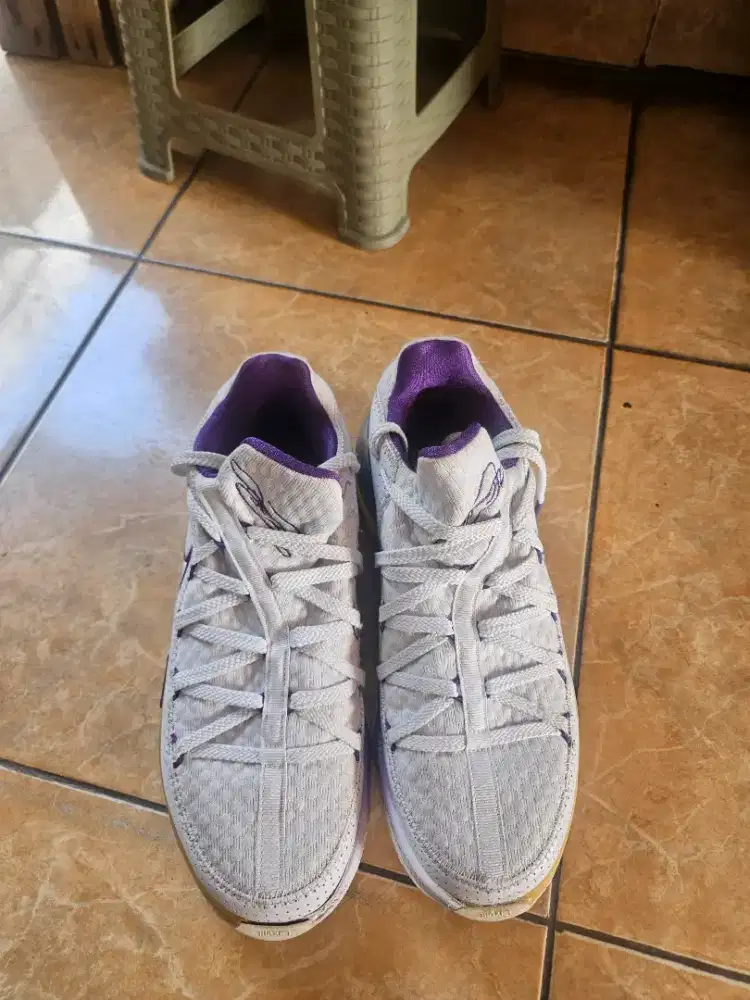Sepatu Nike LeBron 17 Low 'Lakers Home scond