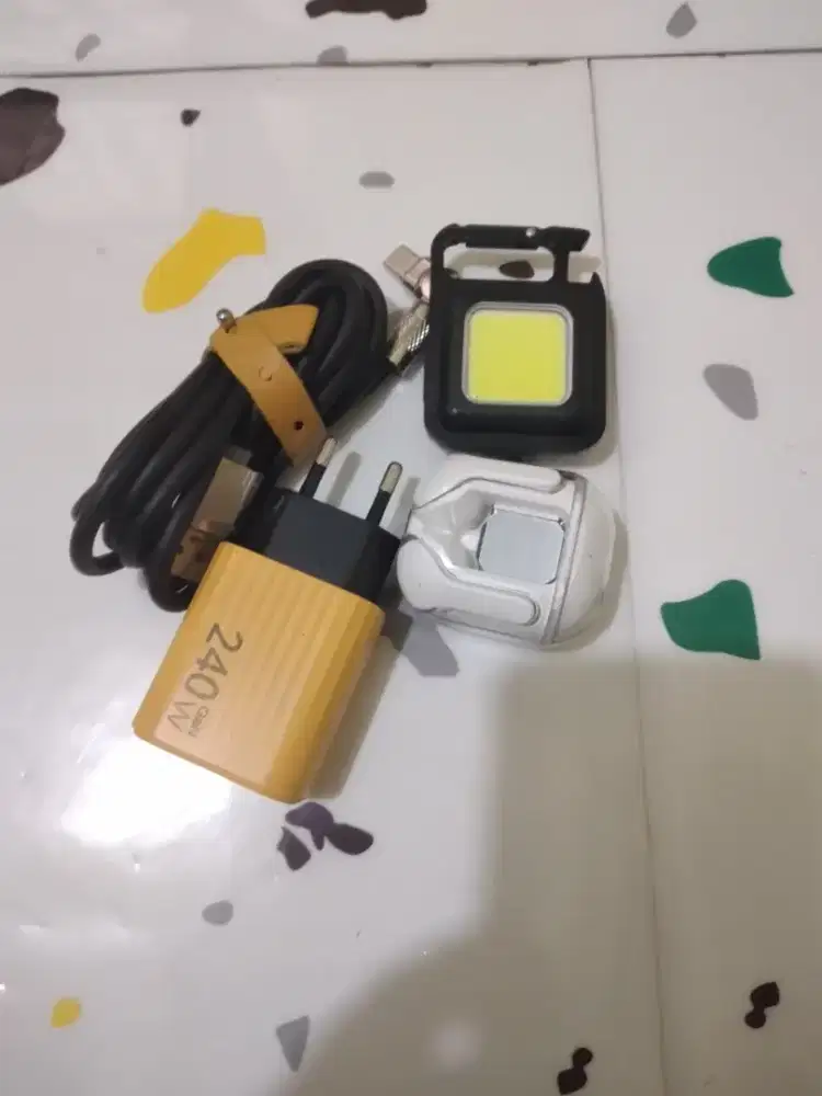 JUAL CEPAT CARGER, HEDSETDAN LAMPU LED