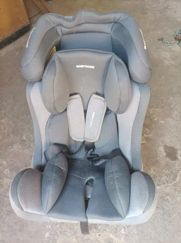 Karsit buat duduk anak di mobil