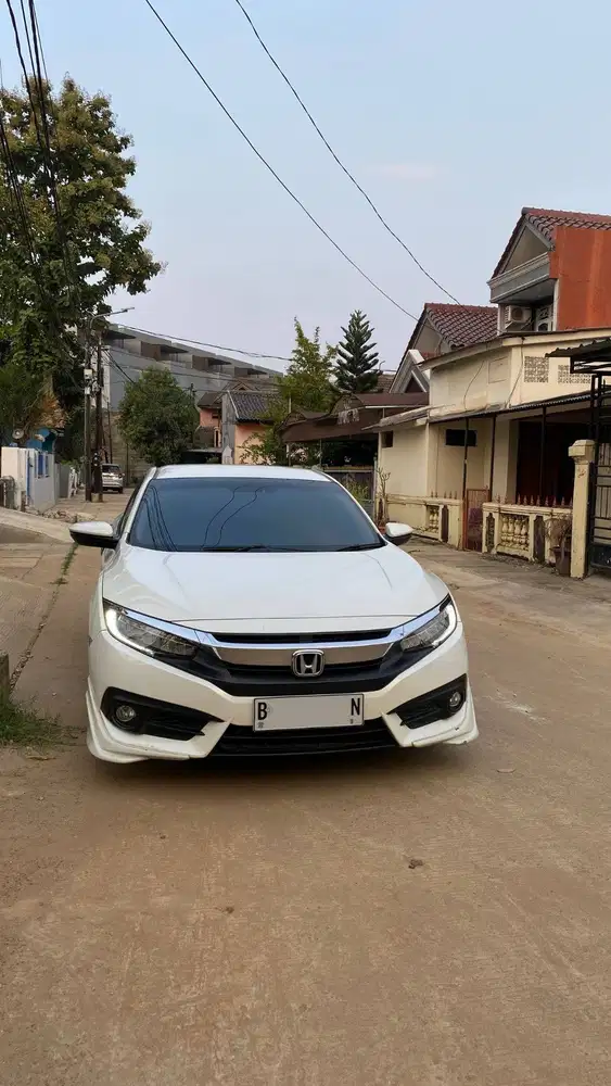 Low KM HONDA CIVIC 1.5 TURBO 2017