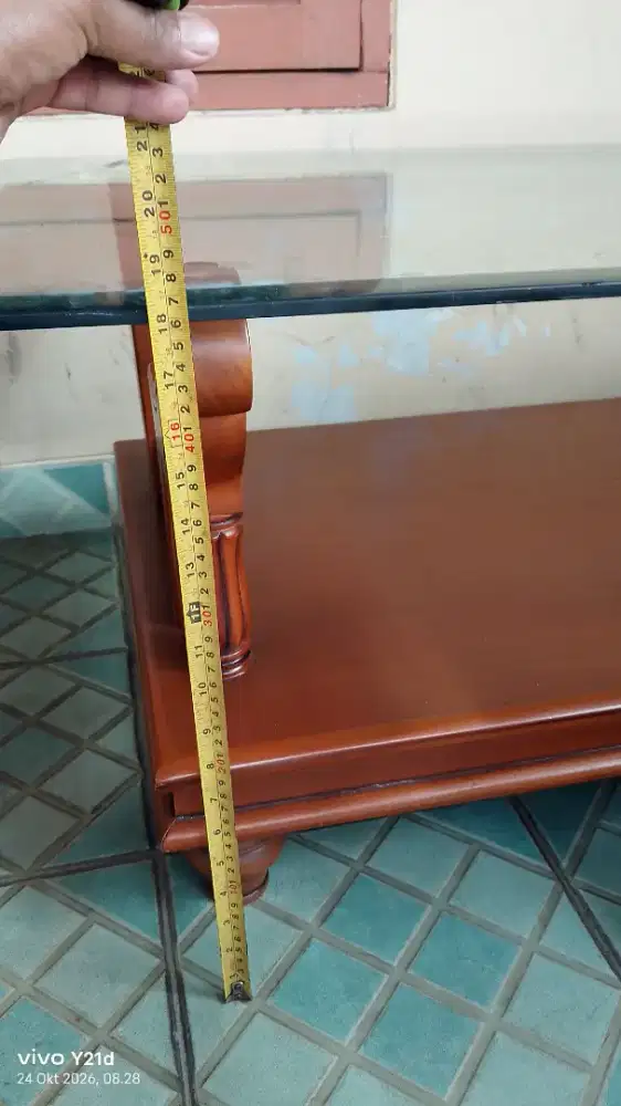 Meja kaca kayu jadi