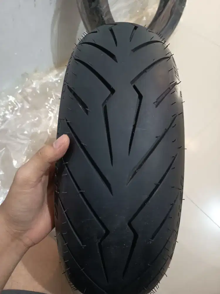 Ban motor pirelli