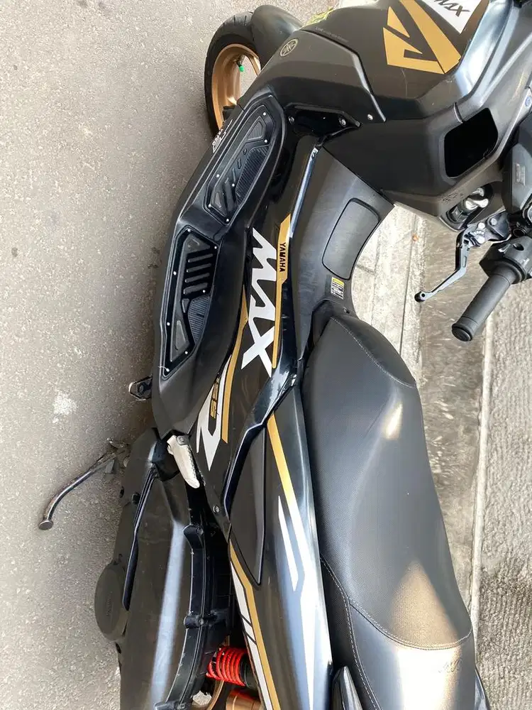 YAMAHA NMAX 155 CONNECTED ABS 2021 – HITAM