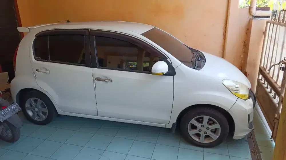 Jual daihatsu sirion 2011 m/t