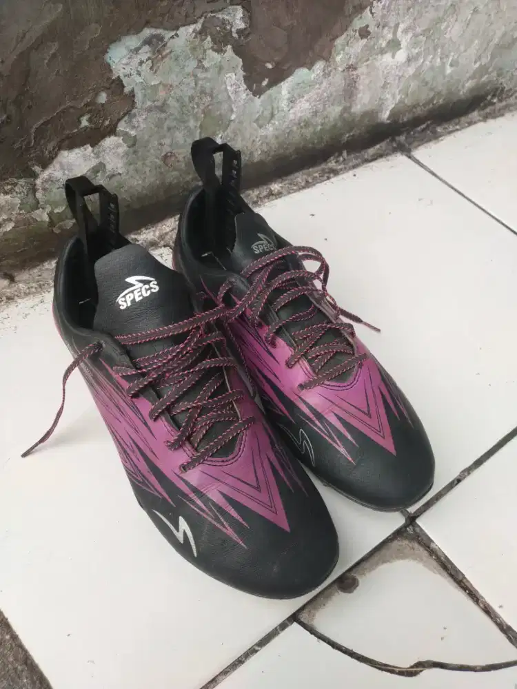 Sepatu Bola Specs