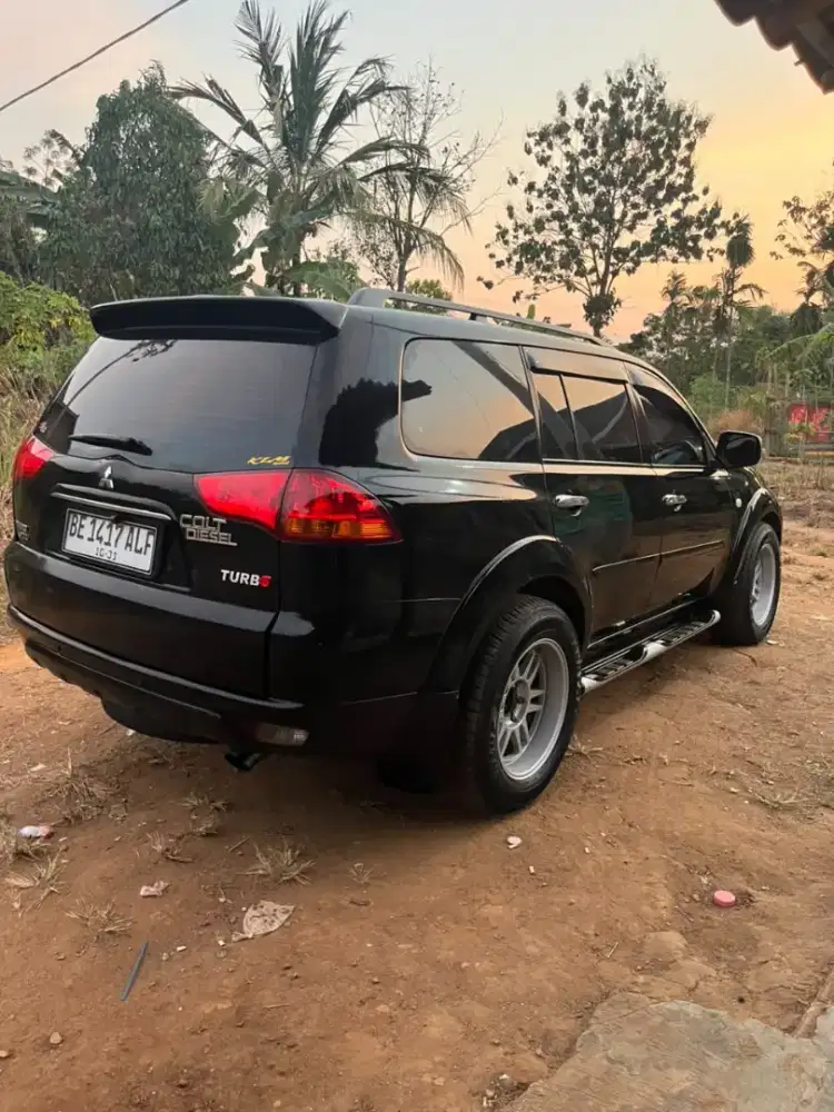 Pajero Exceed Matic disel Cumi darat