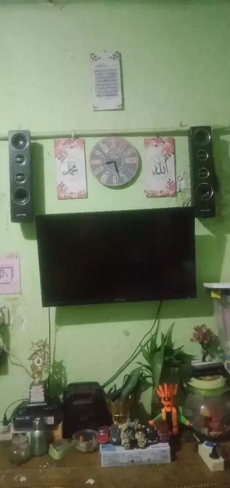 Di jual TV Polytron 32 + Set Box